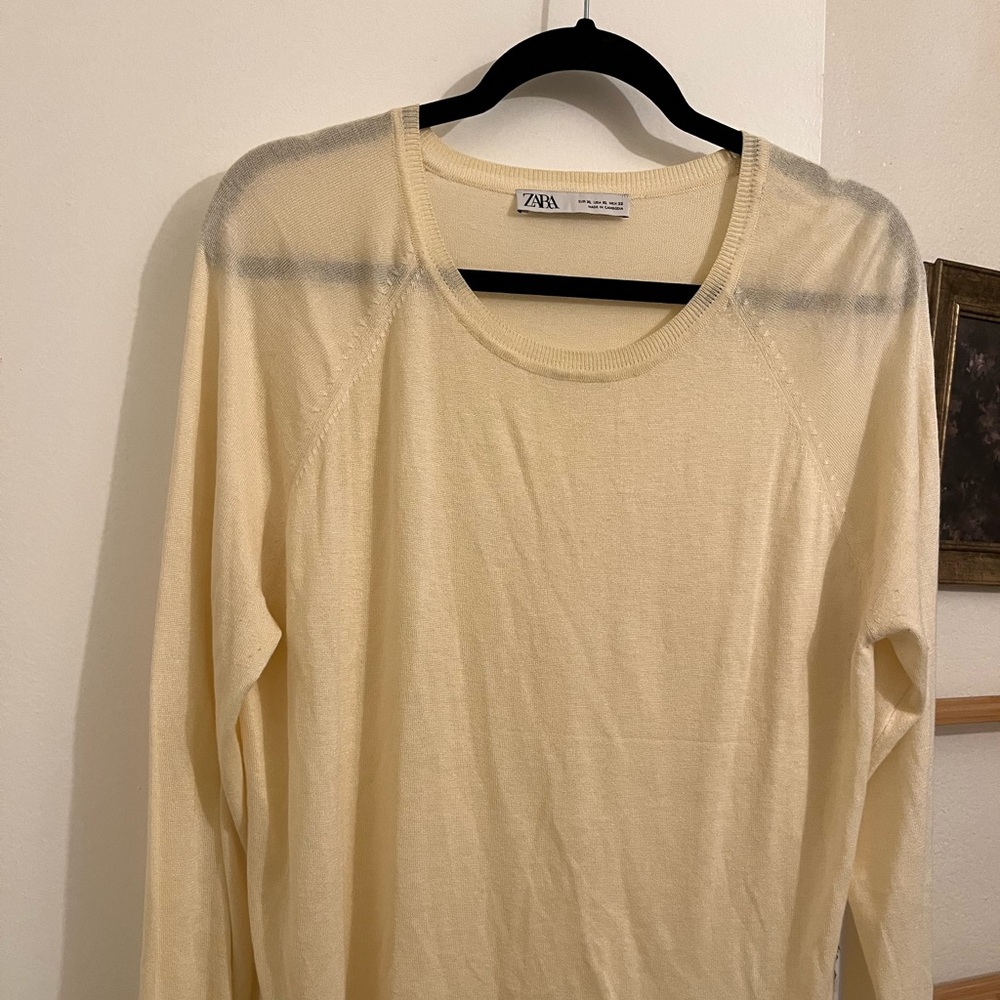 Women’s size large lightweight Zara sweater.